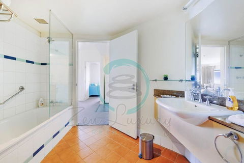 ZEN88 Esplanade: 3-BR Luxury Suite Near Waterfront - Accommodation Gladstone 2