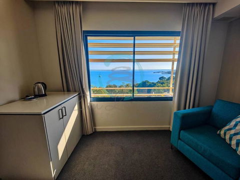ZEN88 ESPLANADE: Hotel Suite W/ Ocean/Sunset Views - Accommodation Gladstone 2