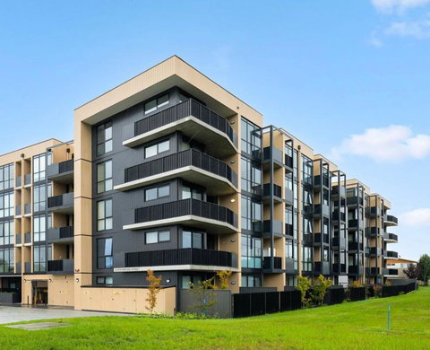 ZMITH Apartment - BROOKE, - Near AIS, GIO Stadium, UC, & Nth - Canberra Hospital - Accommodation Gladstone 1