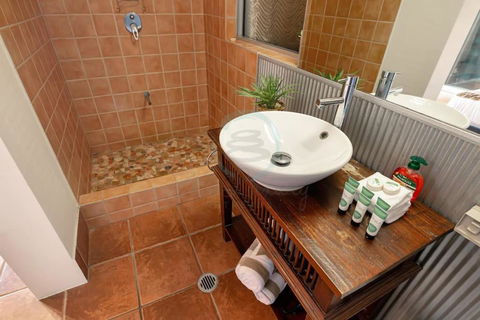 Zen Serene Seascape - Family Pool - BBQ - Markets - Accommodation Gladstone 1