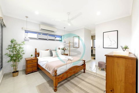 Zenhouse: Prestigous 4-BR Display Home In Muirhead - Accommodation Gladstone 2