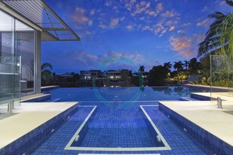 ZenLux: 4BR Bayview Mansion Infinity Pool + Cinema - Accommodation Gladstone 1