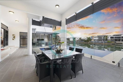 ZenLux: 4BR Bayview Mansion Infinity Pool + Cinema - Accommodation Gladstone 3