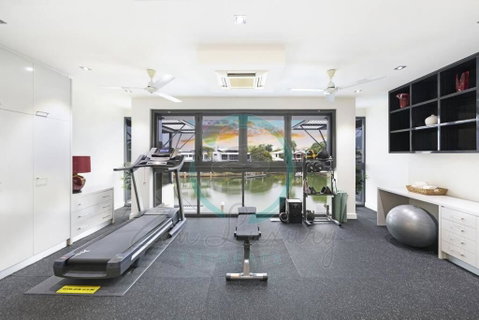 ZenLux: 4BR Bayview Mansion Infinity Pool + Cinema - Accommodation Gladstone 2
