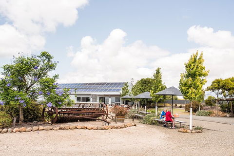 Heritage, Wine & Gin Tours - Accommodation Gladstone 5