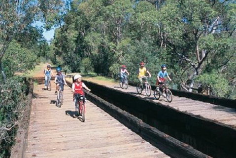 Perth Hills - Wildlife, Art & Gastronomy - Accommodation Gladstone 2